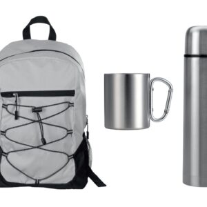 Набор туриста с термосом и кружкой в рюкзаке