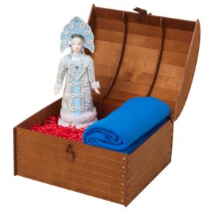 Подарочный набор: кукла фарфоровая, плед флисовый